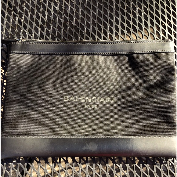 Balenciaga Size Large Solid black travel everyday muti use unisex full zip - Picture 4 of 5